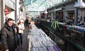 The record section of the Marché Dauphine