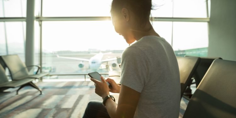 6 Ways To Entertain Yourself while Traveling Alone