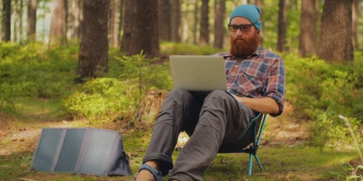 14 Best Digital Nomad Tools for an Independent Lifestyle