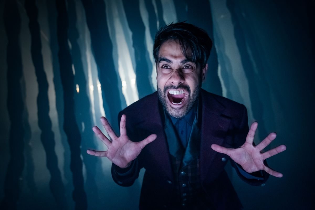 Sacha Dhawan as O in Doctor Who, snarling with a distorted face and extended hands.