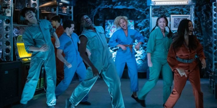 In Hulu’s throwback dystopia show Utopia Falls, The Hunger Games meets Glee