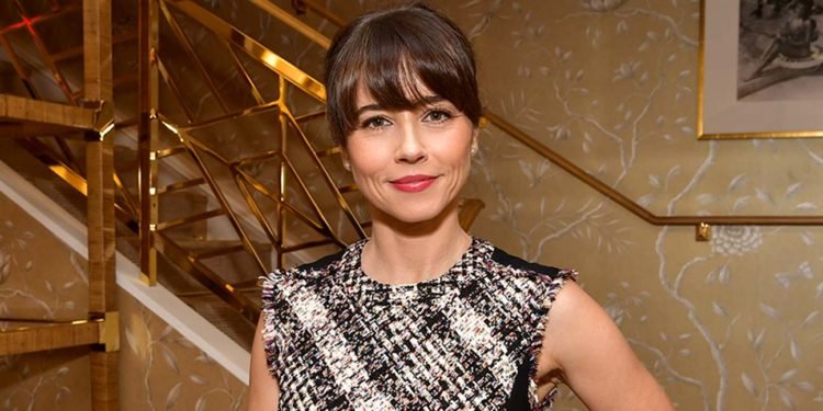 Linda Cardellini on Going Toe-to-Toe with Tom Hardy in ‘Capone’ and ‘Dead to Me’ Season 2