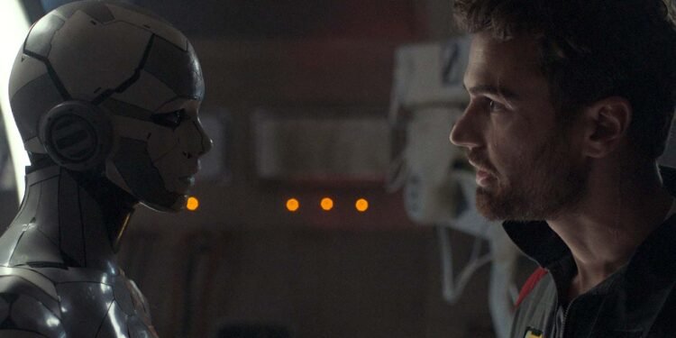 ‘Archive’ Star Theo James on ‘Moon’ Connections and Unfinished ‘Divergent’ Series