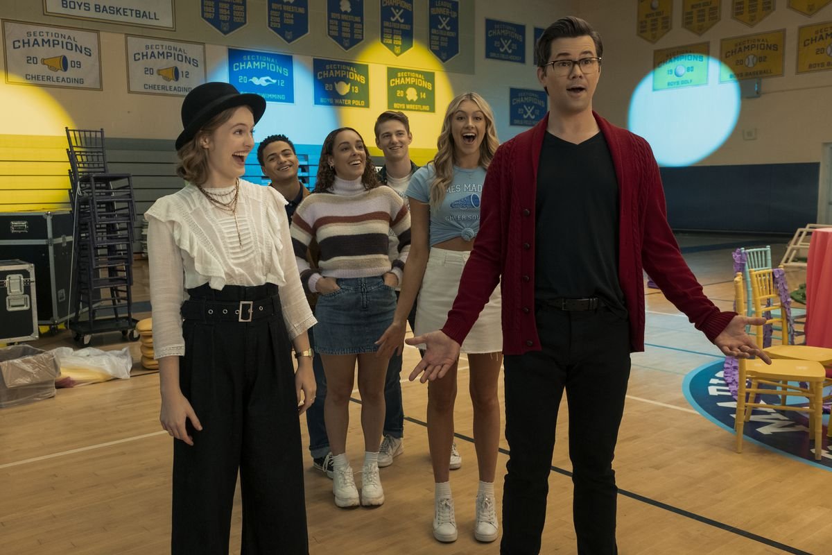 Jo Ellen Pellman as Emma and Andrew Rannells as Trent