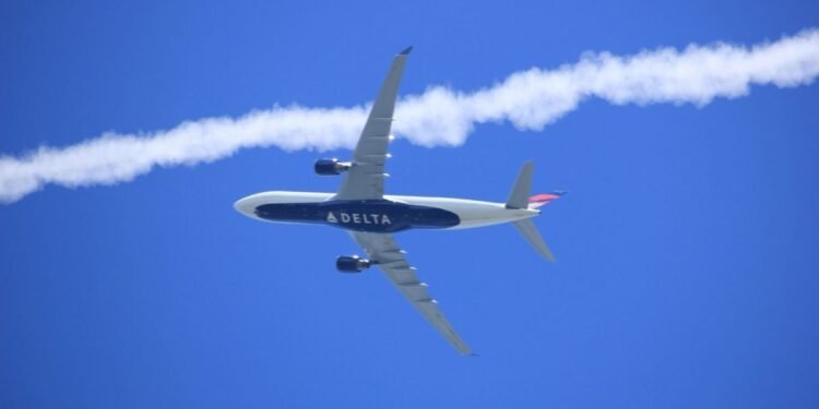 Delta Ends Empty Middle Seats Policy