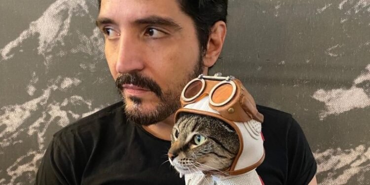 Beware! These Polka-Dot Cat Photos Are Dangerously Cute