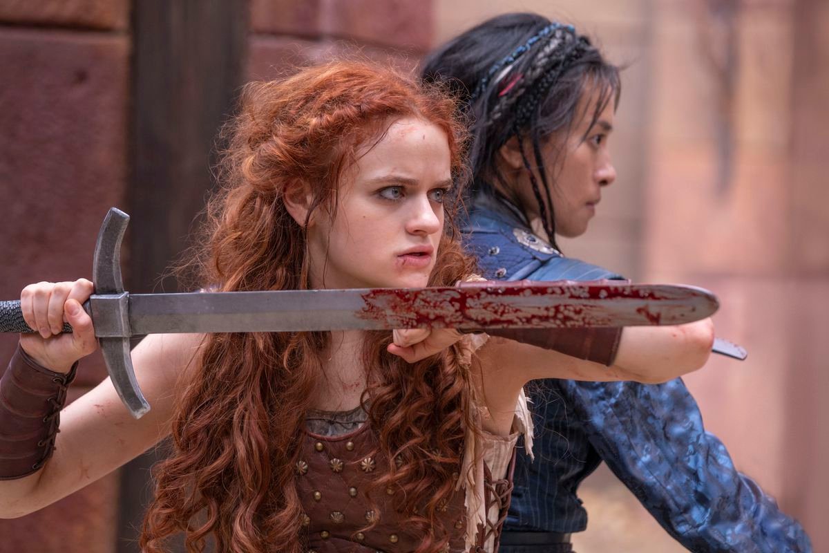 the princess with a bloody sword standing back to back with linh