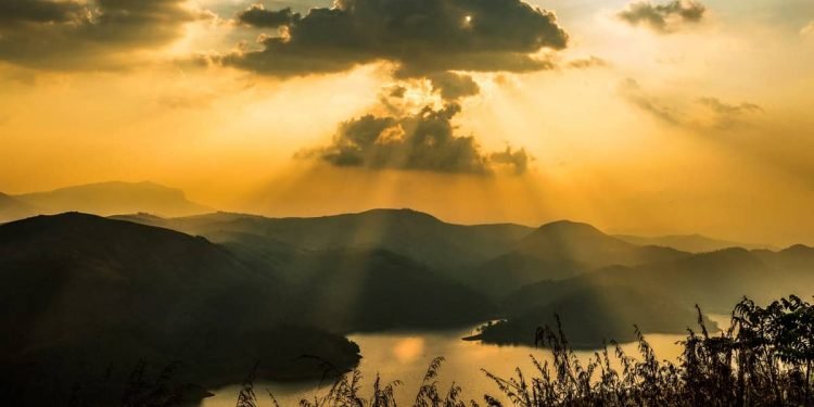 10 Reasons To Pick A Monsoon Holiday In Kerala For Your Honeymoon