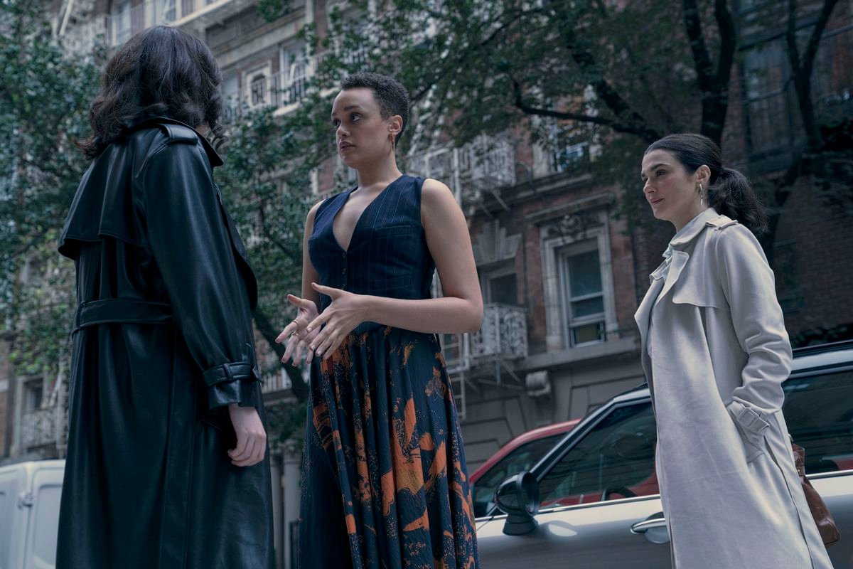 The Mantle twins (Rachel Weisz) talking to Genevieve (Britne Oldford)