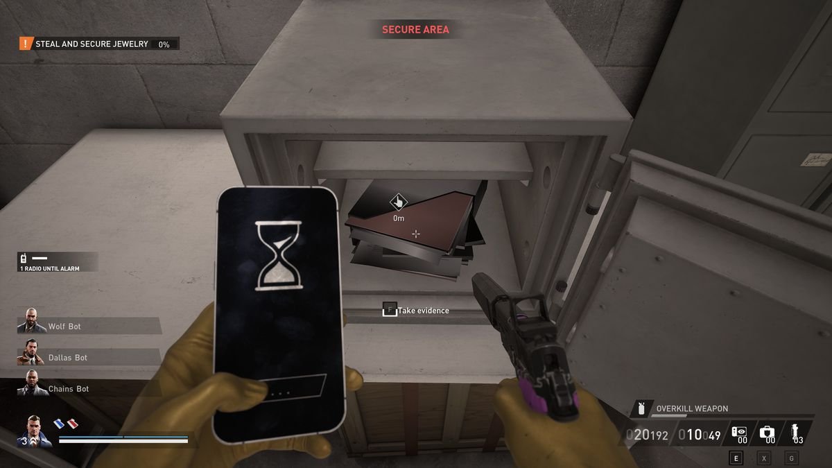 A robber uses their phone to open a safe in Payday 3