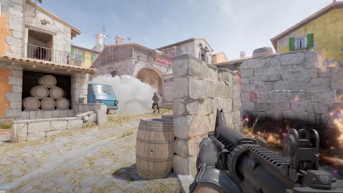 A character turns a corner while holding an assault rifle in Counter-Strike 2