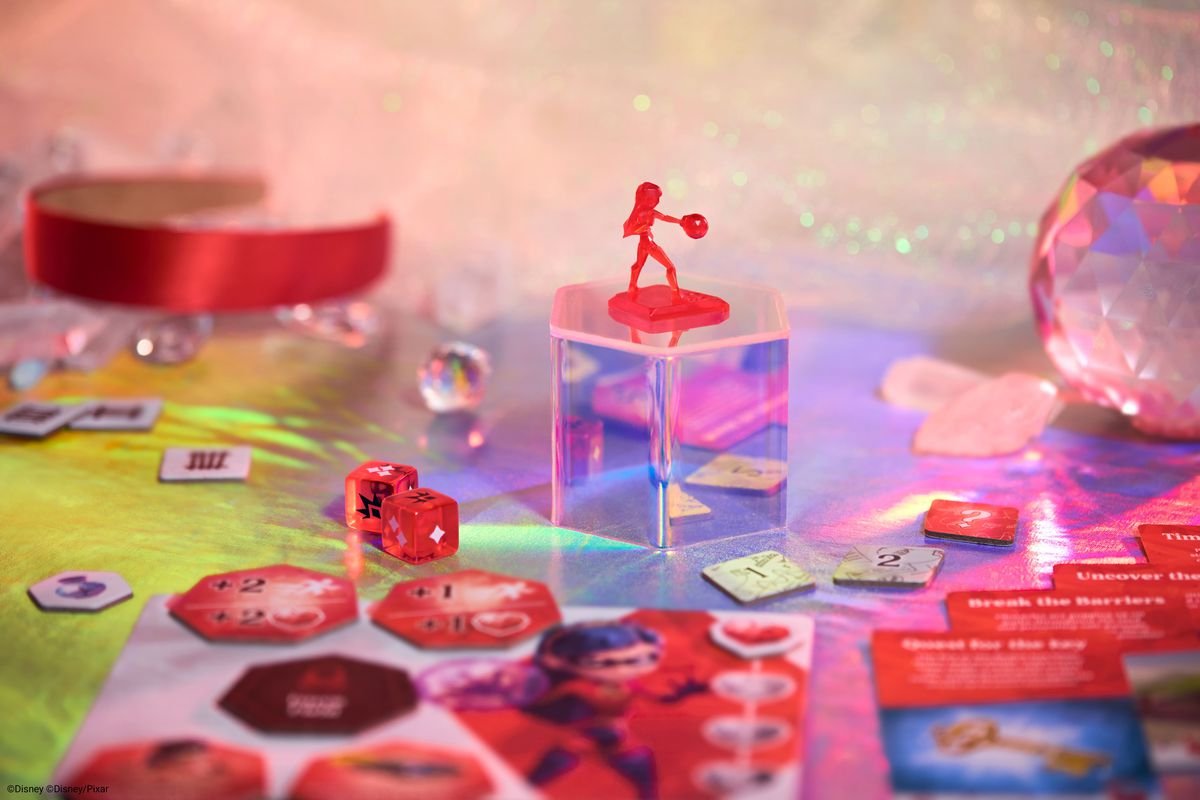 The red Violet Parr mover on top of a crystal platform, with the game components around it