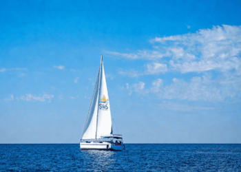 Sea Wave Yachting: Discover Barcelona from the Mediterranean